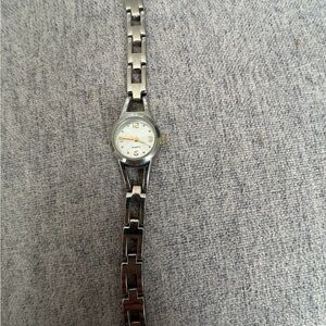 Elegant Silver Quartz Watch with Link Bracelet Gold Accents